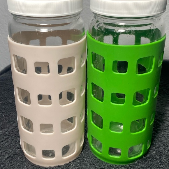 Glass Water Bottles with Silicone Sleeves - Green and Cream - Picture 3 of 8